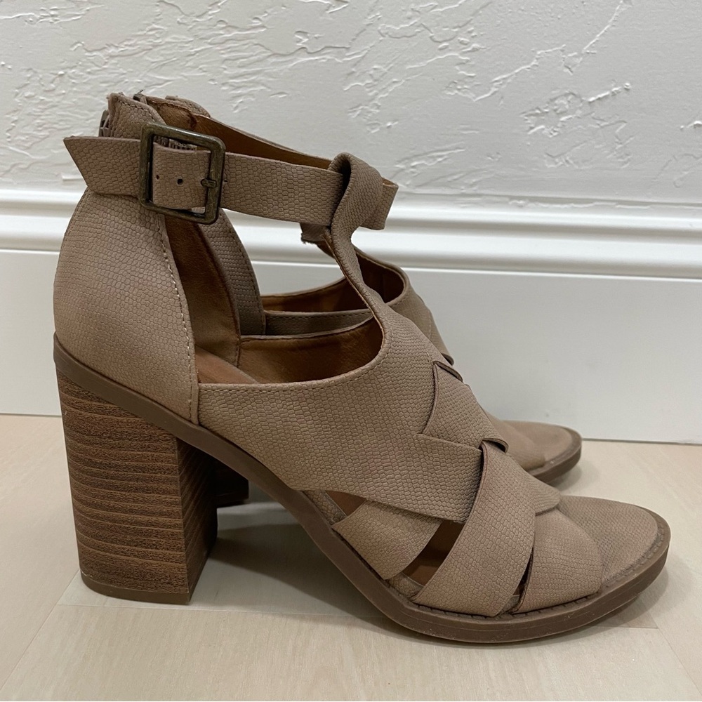 Universal Thread Women's 8.5 Taupe/Auburn Heel Sandal Open Toe Zip Buckle Tan - Picture 9 of 14